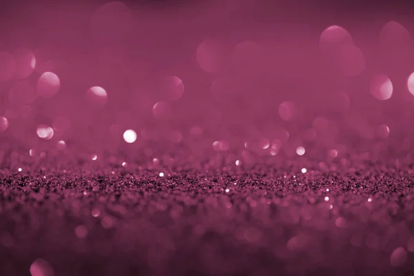 Fond abstrait avec des paillettes violettes et bokeh — Photo de stock