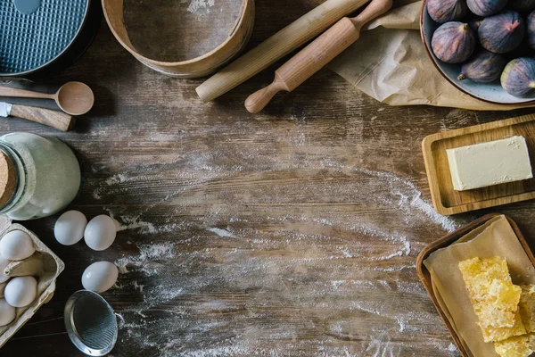 Top view of messy wooden table with spilled flour and baking ingredients — Stock Photo