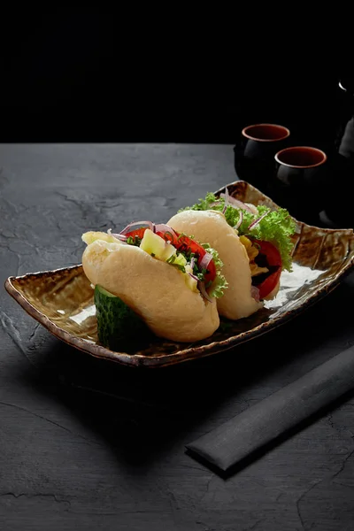 Close-up view of fresh yummy buns with vegetables on plate — Stock Photo