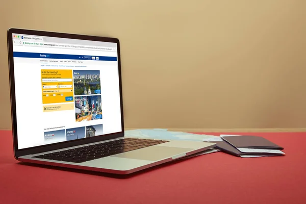 Laptop with loaded booking page on table at home — Stock Photo