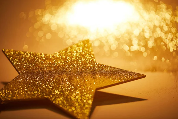 Golden shiny star for christmas decoration on tabletop — Stock Photo