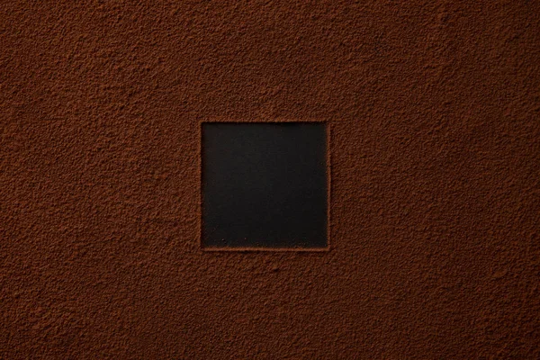Vista dall'alto del cacao gourmet in polvere con spazio di copia quadrato su sfondo nero — Foto stock