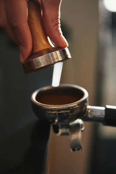 Cropped shot of barista preparing coffee in coffee maker — Stock Photo