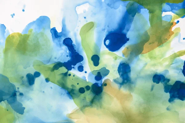 Hermosos salpicaduras verdes y azules de tintas de alcohol como fondo abstracto - foto de stock