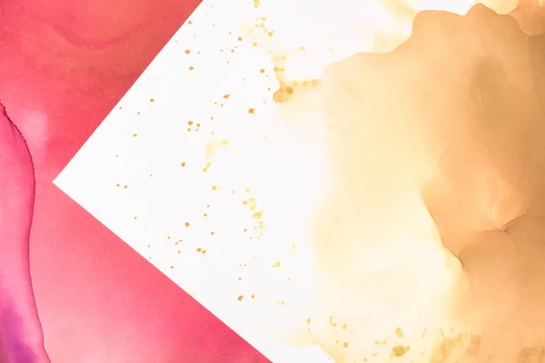 Spruzzi rossi e beige di inchiostri alcolici come sfondo astratto — Foto stock