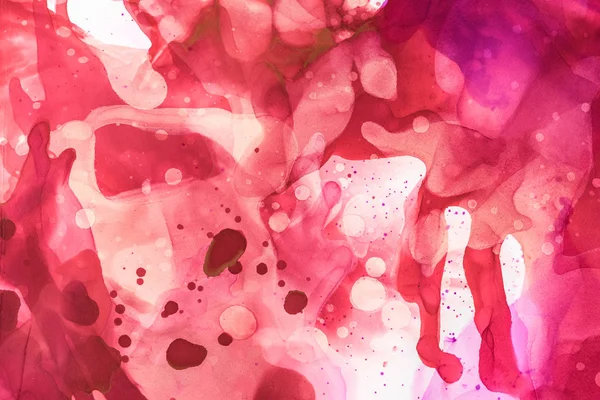 Violetta strutturata e spruzzi rossi di inchiostri alcolici come sfondo astratto — Foto stock