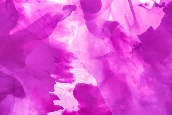 Belles éclaboussures violettes d'encre d'alcool comme fond abstrait — Photo de stock