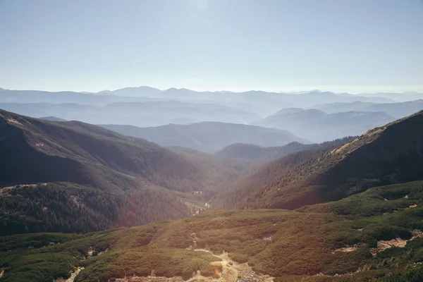 Vue aérienne du beau paysage montagneux, Carpates, Ukraine — Photo de stock