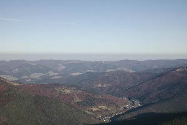 Montagne panoramiche paesaggio, Carpazi, Ucraina — Foto stock