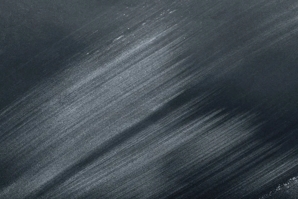 Imagem de quadro completo de mesa preta com traços de farinha — Fotografia de Stock