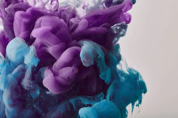 Fond abstrait avec éclaboussure violette et bleue de peinture — Photo de stock