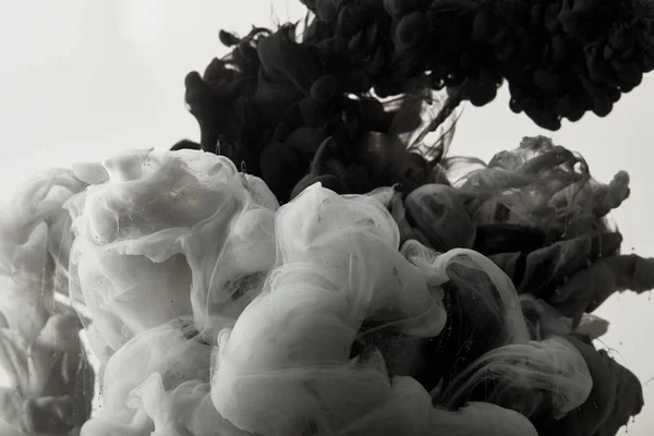 Padrão preto e branco com respingo de tinta de mistura — Fotografia de Stock