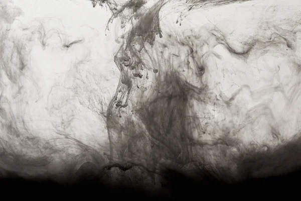 Абстрактный дымчатый фон с черной краской — стоковое фото