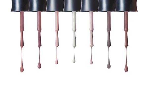 Pinsel mit Auswahl an buntem Nagellack isoliert auf weiß — Stockfoto