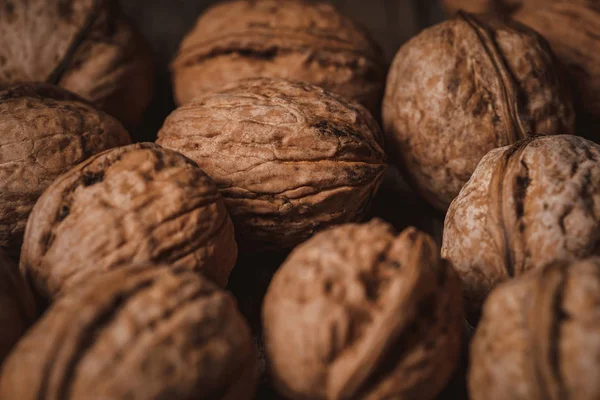 Marco completo de nueces naturales como telón de fondo - foto de stock