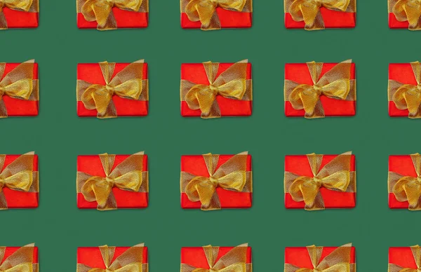 Fondo sin costuras de Navidad con cajas de regalo rojas con arcos - foto de stock