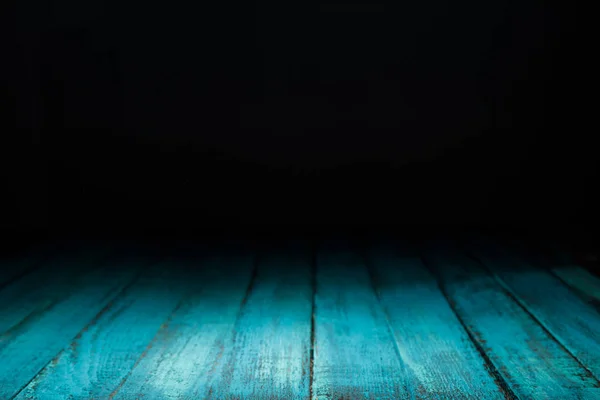 Fond en bois rayé turquoise sur fond noir — Photo de stock