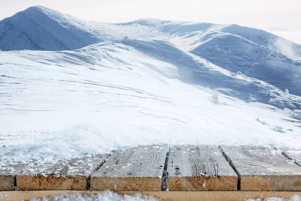 Striped brown wooden path and beautiful winter mountains — Stock Photo