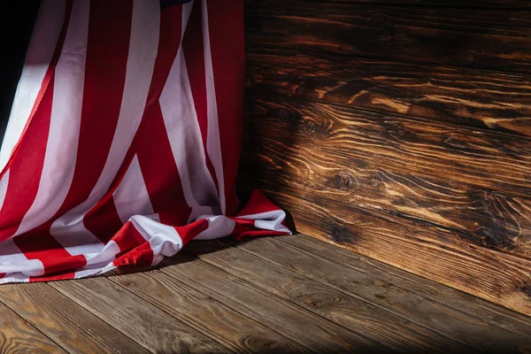 Vista close-up da bandeira americana na superfície de madeira, conceito de viagem — Fotografia de Stock