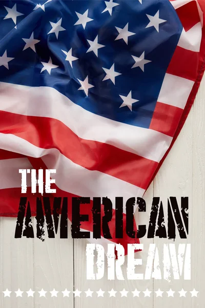 Vereinigte Staaten Flagge mit dem amerikanischen Traum Schriftzug und Sternen auf weißer Holzoberfläche — Stockfoto
