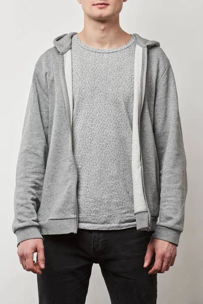 Vista recortada del hombre en sudadera con capucha gris casual con espacio de copia aislado en blanco - foto de stock