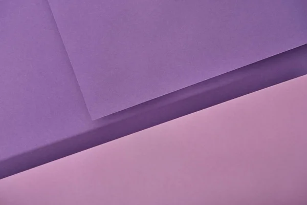 Vista superior de folhas de papel violeta e roxo com espaço de cópia — Fotografia de Stock