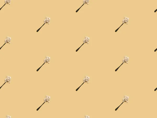 Scattered flour in spoons on yellow background, seamless pattern — Stock Photo