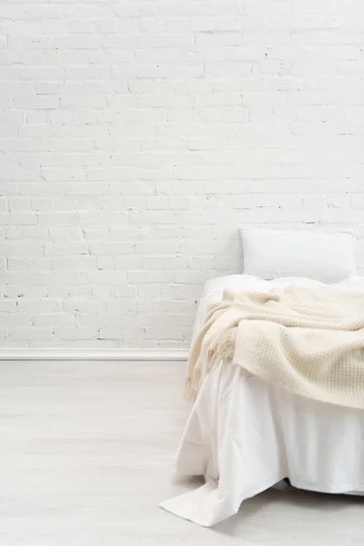 Bedroom with pillow on empty bed with copy space — Stock Photo