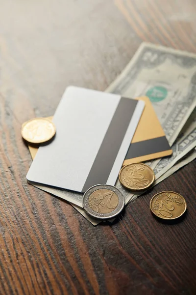 Selective focus of dollar banknotes, coins and credit cards — Stock Photo