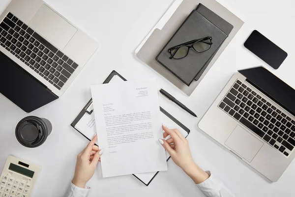 Partial view of office worker holding contract at workplace — Stock Photo