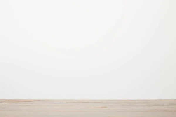 Superficie di legno vicino sfondo bianco con spazio copia — Foto stock