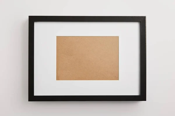 Чорна квадратна рамка на білому фоні — стокове фото