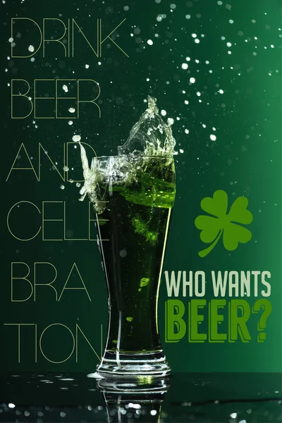 Glass of beer with splash near who wants beer lettering on green background — Stock Photo