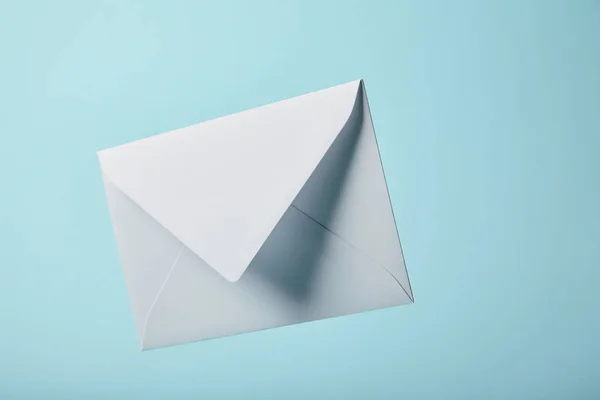 White and blank envelope on blue background with copy space — Stock Photo