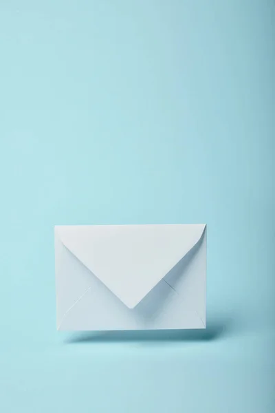 White and empty envelope on blue background with copy space — Stock Photo