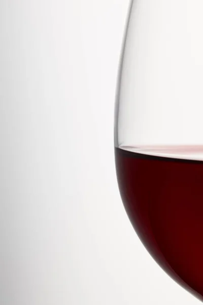 Bicchiere di vino rosso bordeaux su bianco — Foto stock