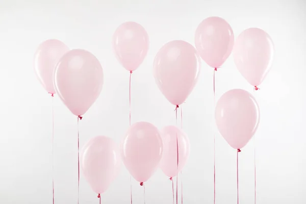 Sfondo di palloncini d'aria rosa decorativi isolati su bianco — Foto stock