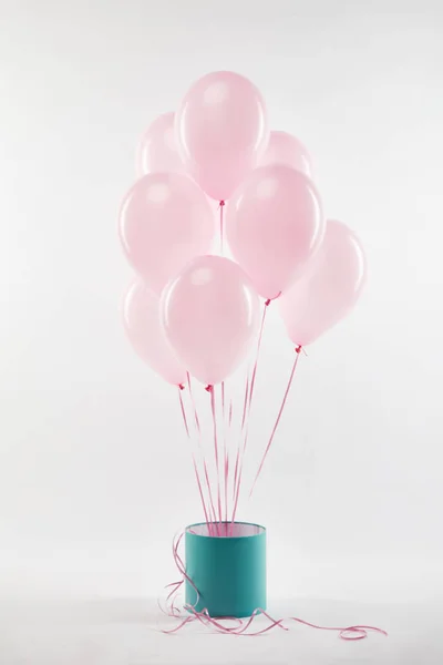 Bundle of pink balloons with turquoise gift box on white — Stock Photo