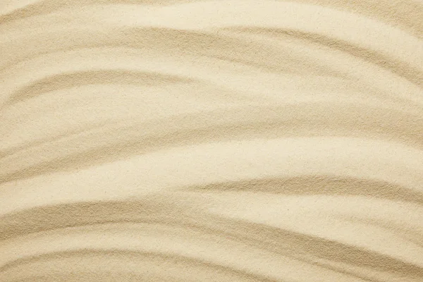 Surface sablonneuse dorée et texturée sur la plage en été — Photo de stock