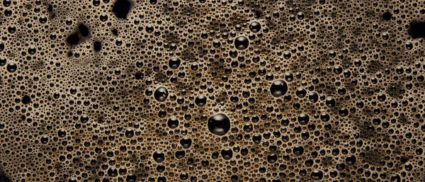 Panoramaaufnahme schwarzer Kaffeetextur mit Blasen — Stock Photo