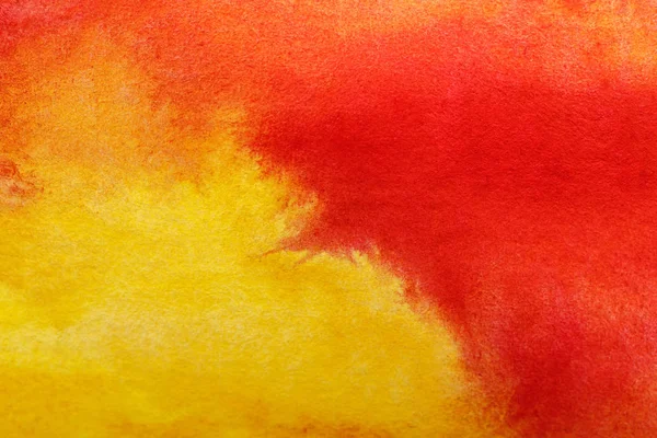 Vue rapprochée de l'aquarelle jaune et rouge peintures mixtes — Photo de stock