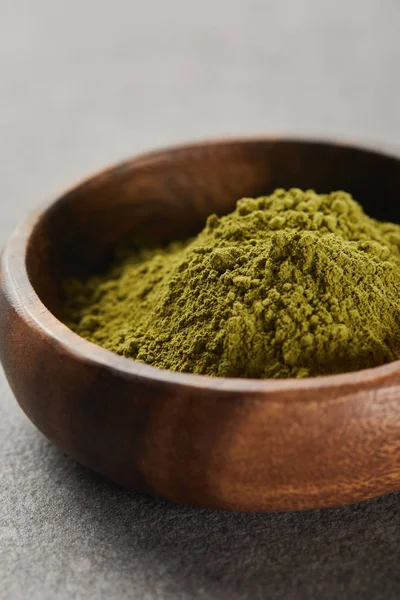 Selective focus of green matcha powder in wooden bowl — Stock Photo