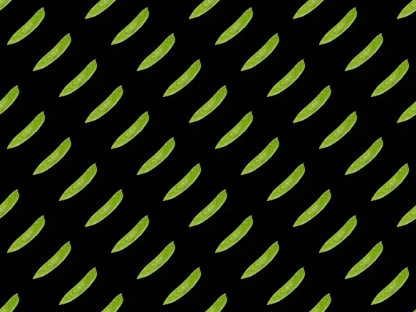 Organic green peas isolated on black, seamless background pattern — Stock Photo