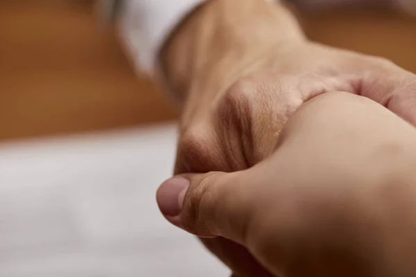 Close up view of man and woman shaking hands — Stock Photo