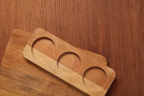 Top view of board with circles near chopping board on wooden table — Stock Photo