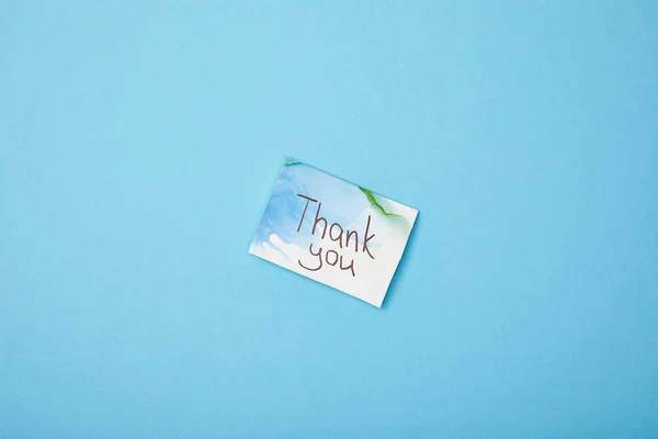 Greeting card with thank you lettering on blue background with copy space — Stock Photo