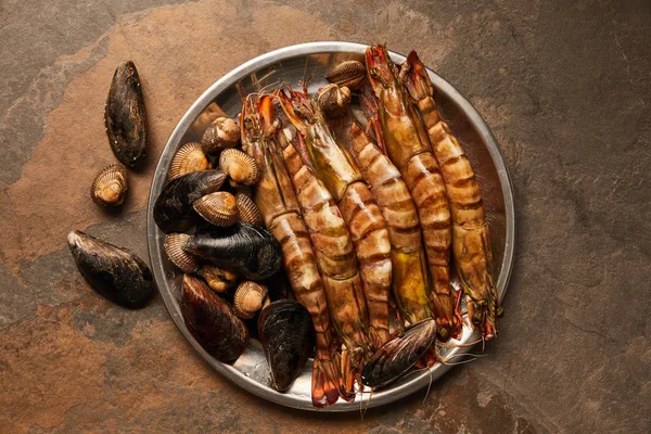 Top view of shellfish with cockles and mussels in bowl on textured surface — Stock Photo