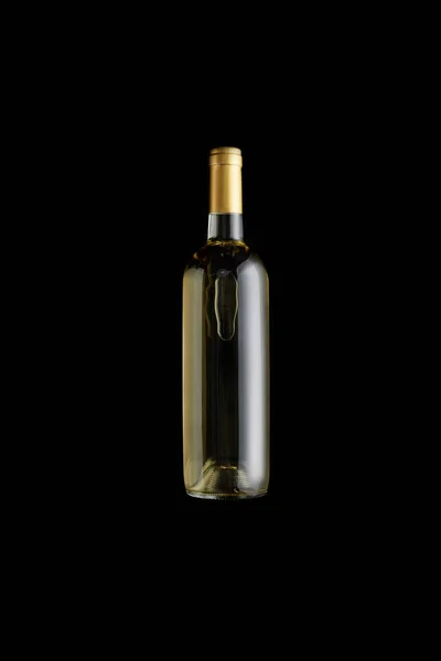 Vue du dessus de la bouteille avec vin blanc isolé sur noir — Photo de stock