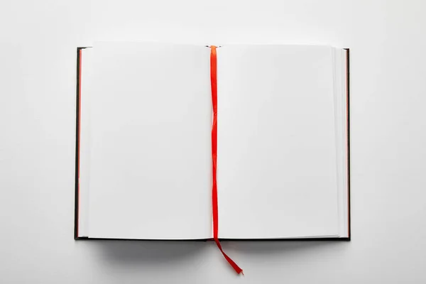 Vista superior do notebook aberto com espaço de cópia na tabela — Fotografia de Stock