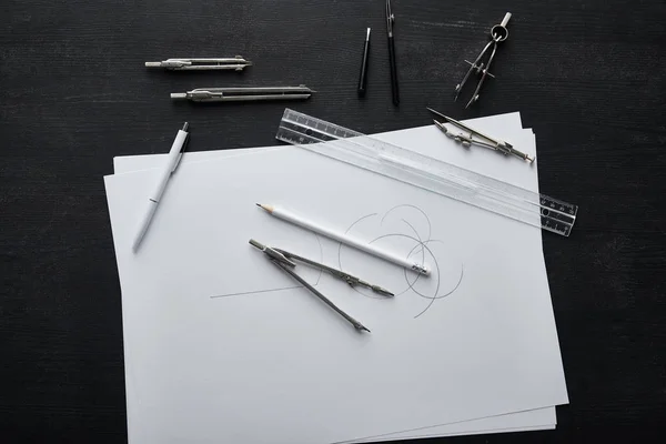 Vista superior de papel com espaço de cópia, lápis, caneta, régua e bússolas — Fotografia de Stock